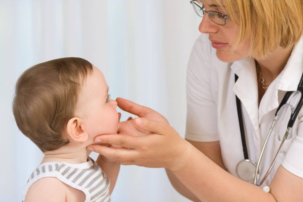 Боль в ухе у ребенка – что делать?