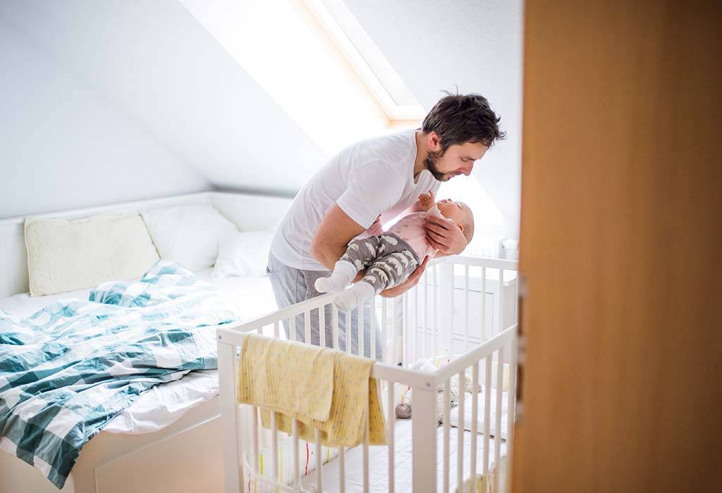 Как приучить ребенка спать отдельно в своей кроватке: советы и рекомендации специалистов