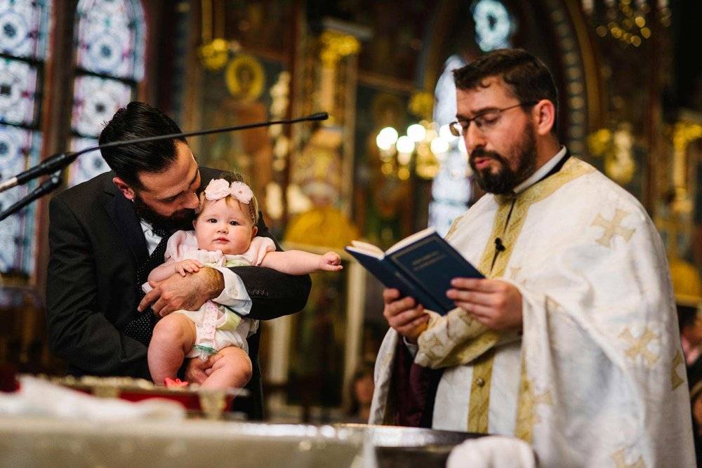 Приметы на крещение девочки, правила поведения во время обряда