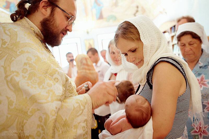 Крещение ребенка: что нужно, знать, правила, приметы и особенности обряда
