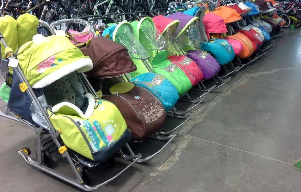 Лучшие детские санки-коляски с колесами на 2021 год