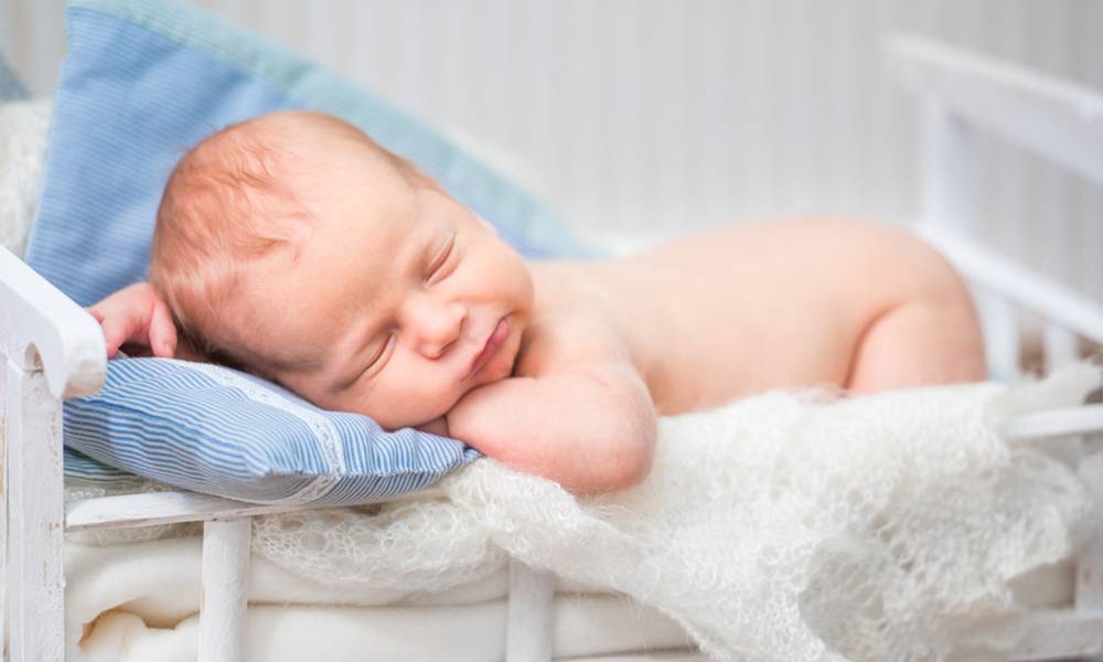 Можно ли спать на животе новорожденному?