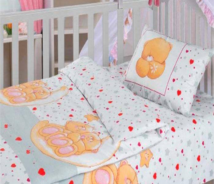 Нужна ли подушка новорожденному в кроватку: что думает об этом комаровский и какую детскую постельную принадлежность выбрать по размерам и другим параметрам?