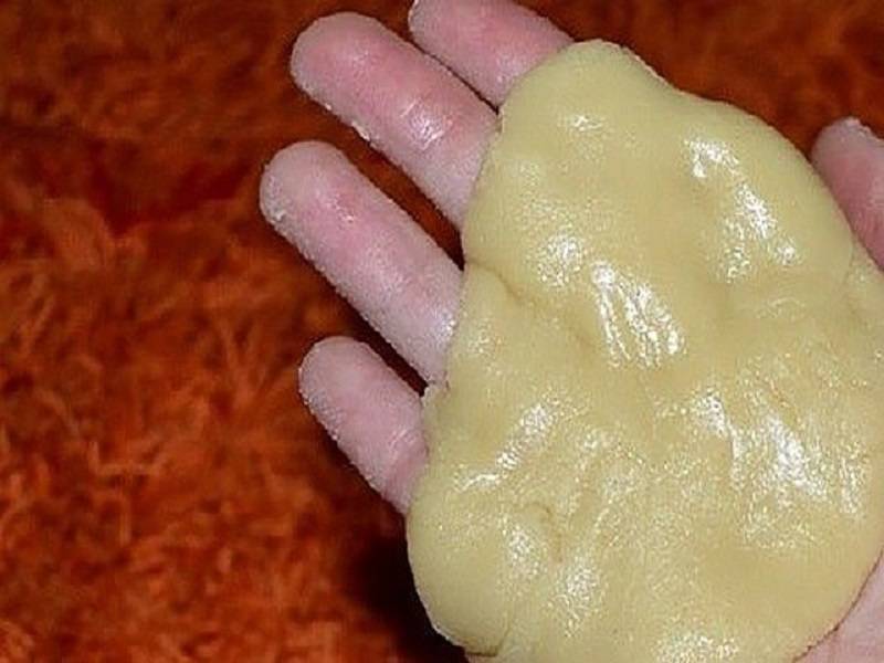 Рецепт приготовления медовой лепешки из муки с горчицей и ее применение для лечения кашля у детей