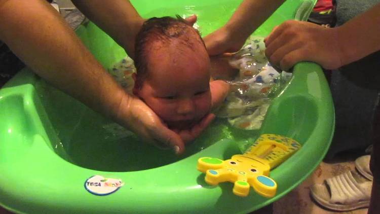 Купание ребенка в 2 месяца: как часто и как правильно купать малыша