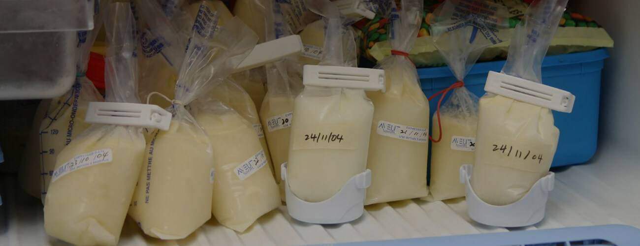 Как правильно размораживать грудное молоко: лучшие способы