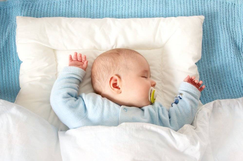 Почему ребенок в 11 месяцев плохо спит ночью и днем? 2021