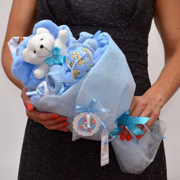 Подарок новорожденному мальчику - самые интересные и практичные идеи