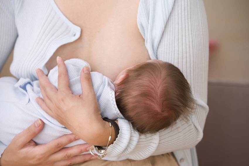Переохлаждение груди кормящей мамы