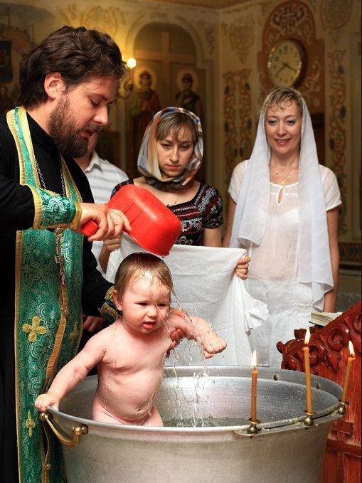 Правила крещения ребенка для мам и пап
