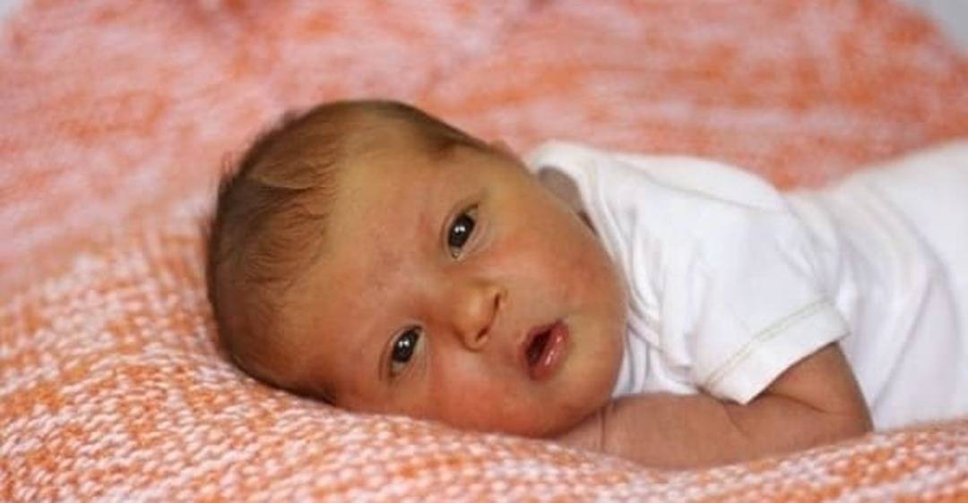 С какими глазами рождаются младенцы. цвет глаз у младенцев: как, когда и почему он меняется. серый цвет глаз новорожденных