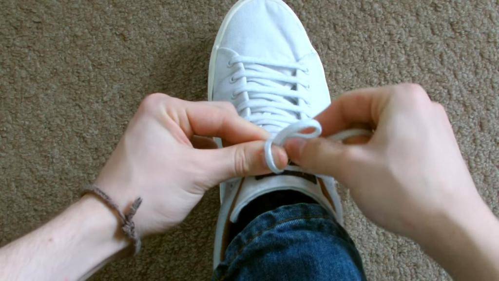 Учим ребенка правильно завязывать шнурки