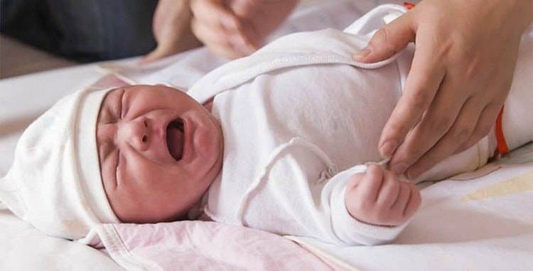 Трясется подбородок у новорожденного при кормлении и плаче