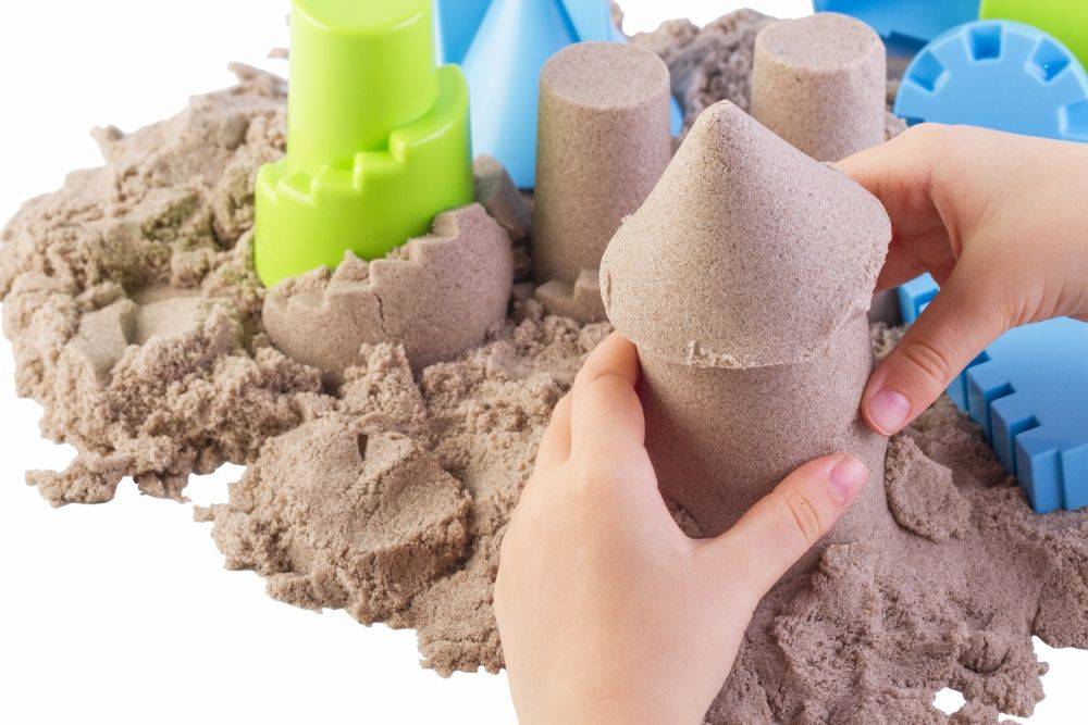 Кинетический песок для детей что это такое и какой состав? с какого возраста можно играть в кинетический песок?