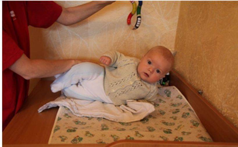 Ребенок не переворачивается в 4 - 5 месяцев: нормы физического развития