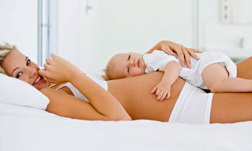 Месячные после родов ‒ когда начинаются?