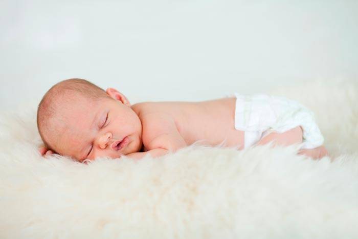 Можно ли новорожденному ребенку спать на животе: мнение педиатров. преимущества и противопоказания сна новорождённого на животе - автор екатерина данилова - журнал женское мнение