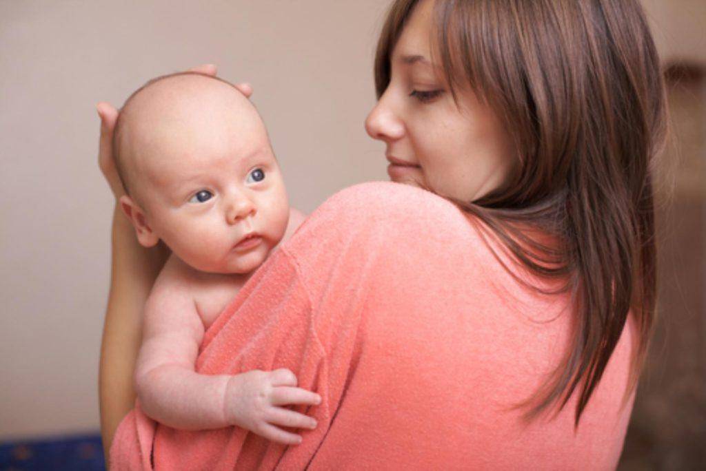 Срыгивание у новорожденных: обзор 7 причин, 9 советов врача, видео - будем здоровы