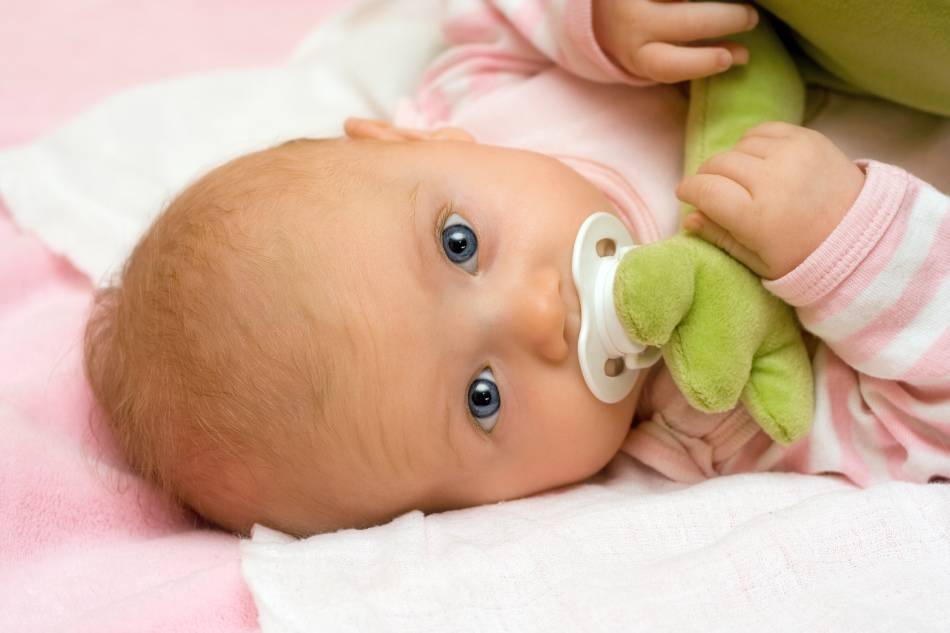 Какая пустышка лучше для новорожденного: силиконовая или латексная, отзывы, советы врачей (комаровский)