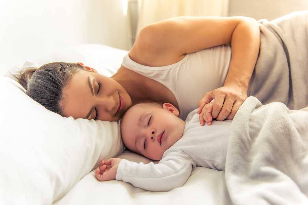 Практикуем совместный сон с новорожденным: требования к родителям
