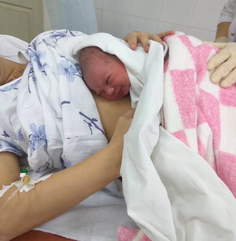 Когда можно новорожденного класть на животик? выкладывание новорожденного на живот: правила и советы - новости, статьи и обзоры