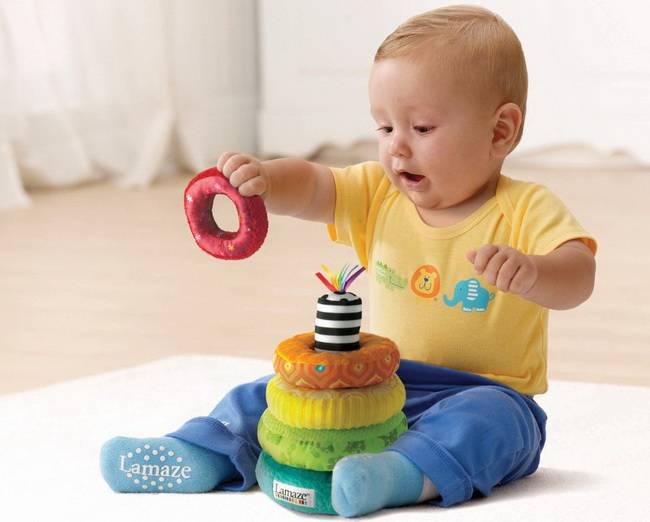Игрушки для ребенка 4 месяца: какие нужны малышу, как правильно выбрать