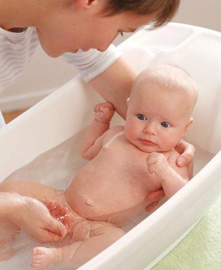 Почему новорожденный ребенок плачет во время и после купания: причины. что делать, чтобы грудничок не плакал при купании и после купания? как правильно купать новорожденного малыша: советы