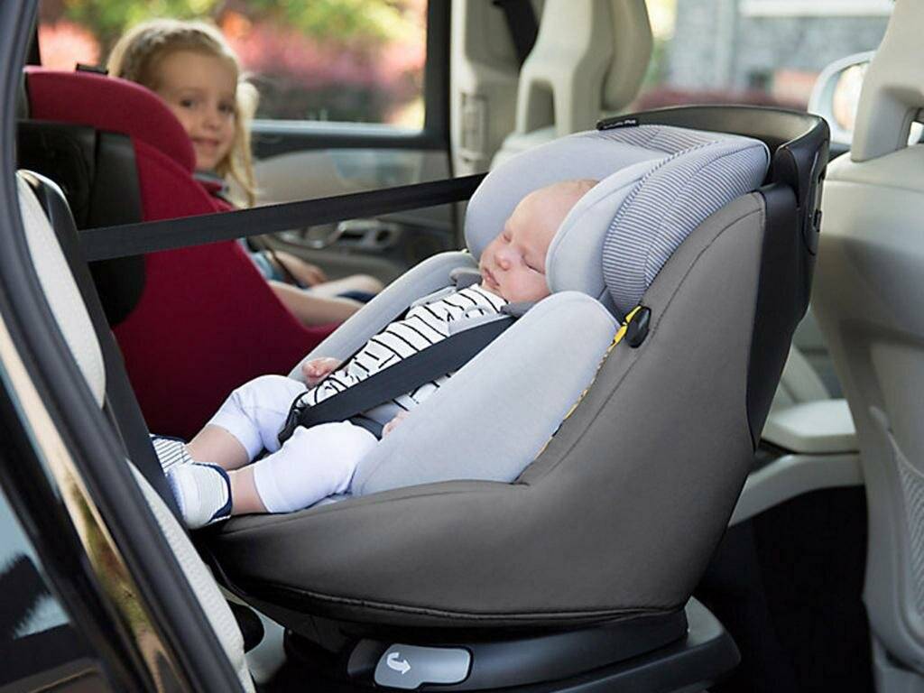 Как правильно перевозить новорожденных детей в легковом автомобиле