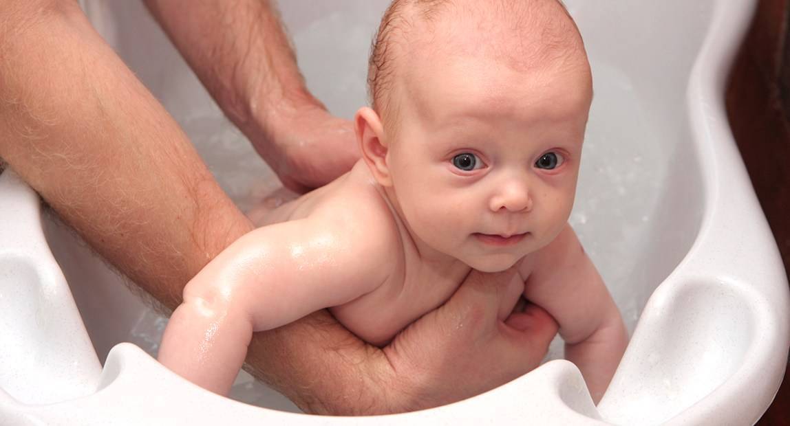 Как мыть попу обкакавшемуся и как правильно давать советы молодым родителям?