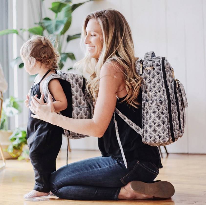 Стильная мамочка: 6 модных образов для прогулок с малышом