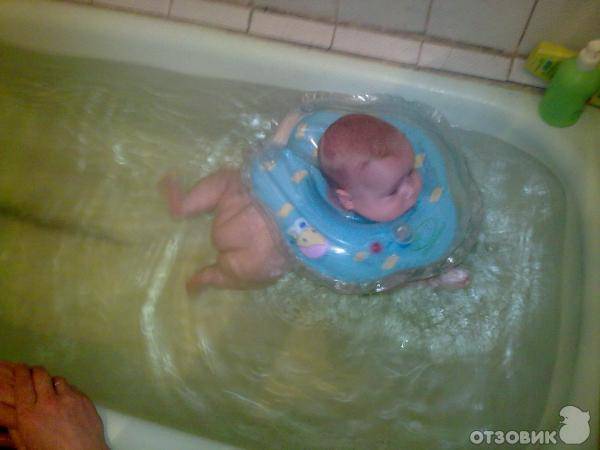Купание ребенка в большой ванне: как и зачем это нужно
