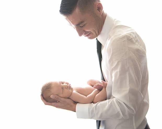5 главных правил, как держать новорождённого ребёнка, 4 позы ношения ребёнка на руках