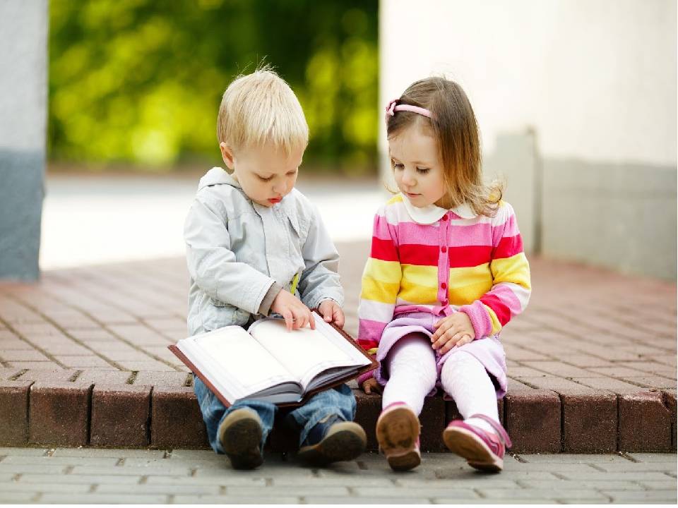 Детская дружба: нужно ли учить ребенка дружить