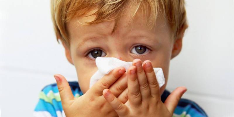 Кровь из уха у ребенка - причины появления и способы лечения