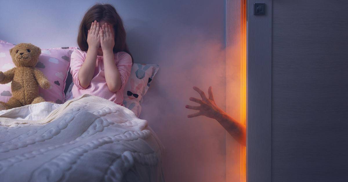 Ребенок просыпается ночью с истерикой: ночные страхи в 2-3 года (Комаровский)