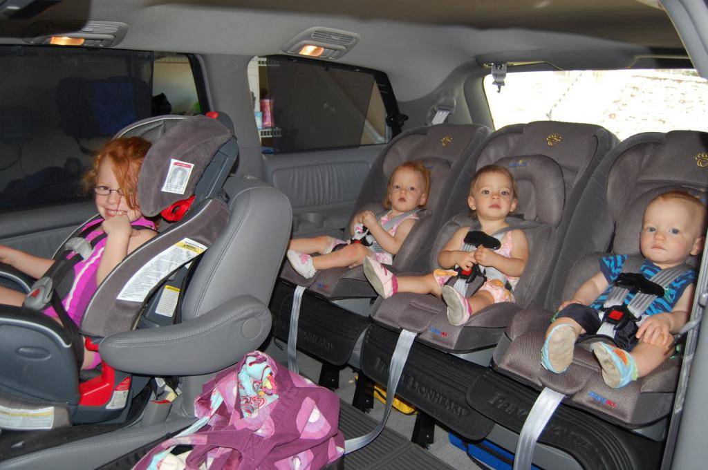 Перевозка ребенка на переднем сиденье – практические рекомендации