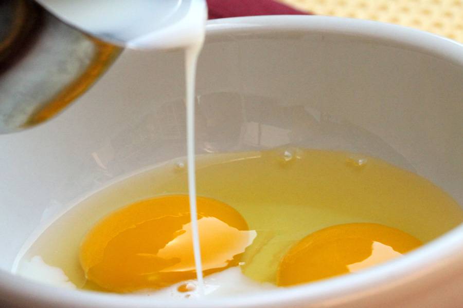 Яйца при грудном вскармливании - можно или нет, польза и вред