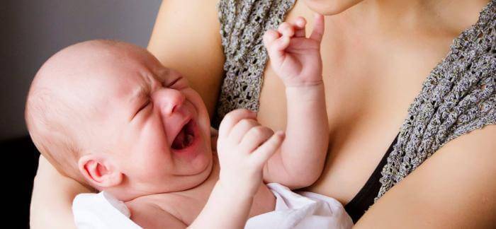 Ребенок не берет грудь: почему это происходит и что делать?