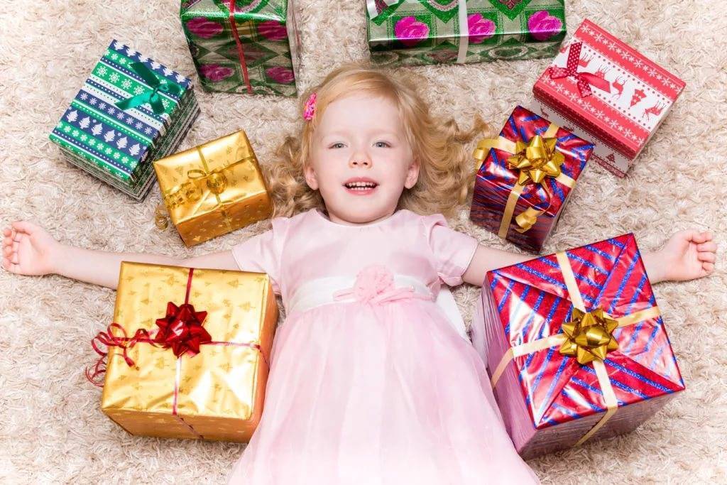 Что подарить девочке на 4 года: топ-30 идей подарков
