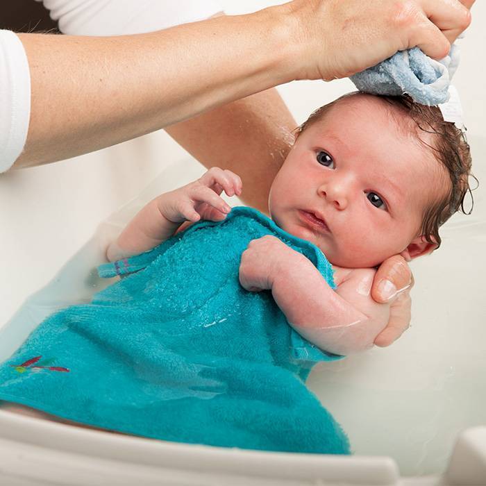 Почему младенец плачет после ванны