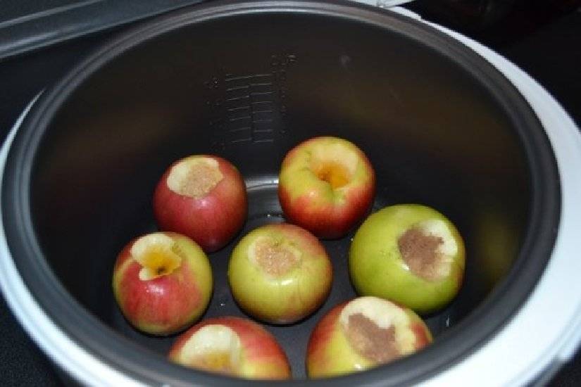 Запеченные яблоки для ребенка