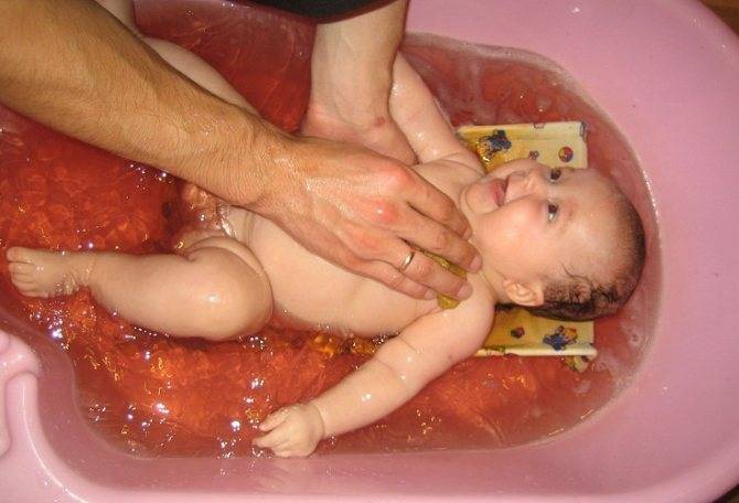 Ромашка для купания новорождённого: полезные свойства, правильные пропорции и способы приготовления
