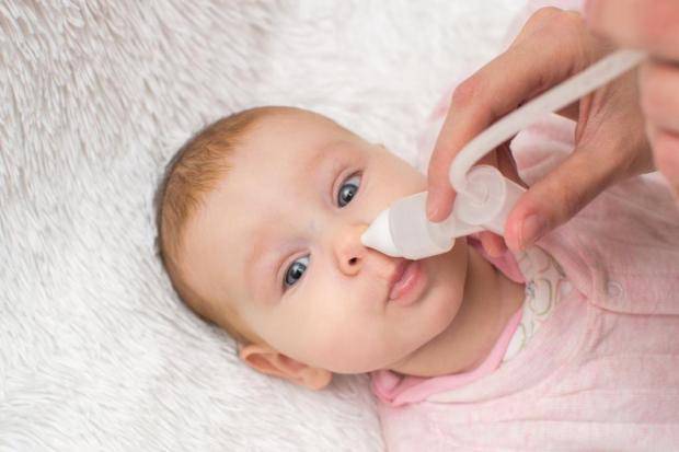 Насморк и заложенность носа у детей: причины, симптомы и лечение
