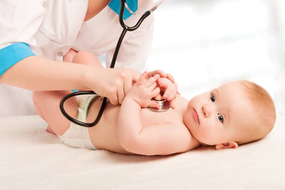 Каких врачей проходят в месяц новорожденные?