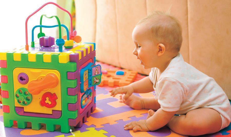 Что умеет ребенок в 1 год и 8 месяцев – навыки и речевое развитие малыша в год и восемь