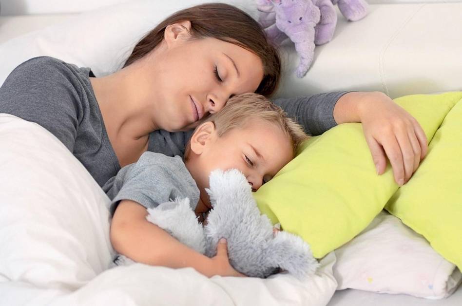 Как приучить ребенка спать в своей кровати