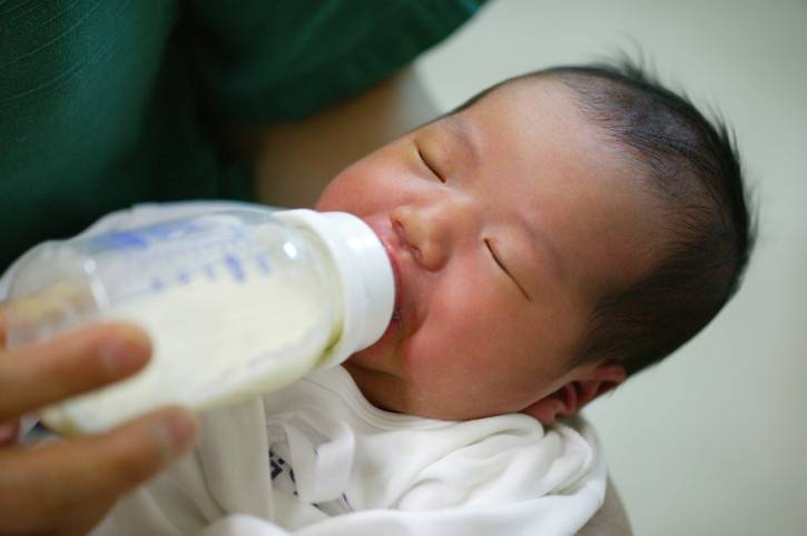 5 главных причин недоедания грудничка или как понять, что ребёнок не наедается грудным молоком?