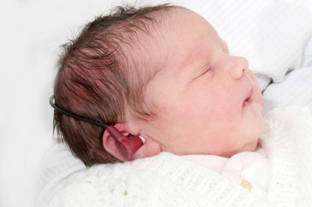 Все о слухе новорожденных: когда дети начинают слышать и реагировать на звуки