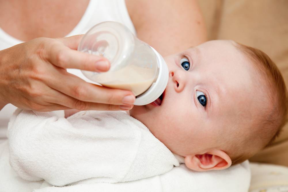 Можно ли кормить грудным молоком и смесью одновременно новорожденного
