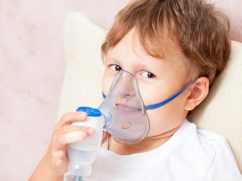 Можно ли делать ингаляции при температуре и при какой ребенку, взрослым, можно ли дышать небулайзером, ультразвуковым ингалятором